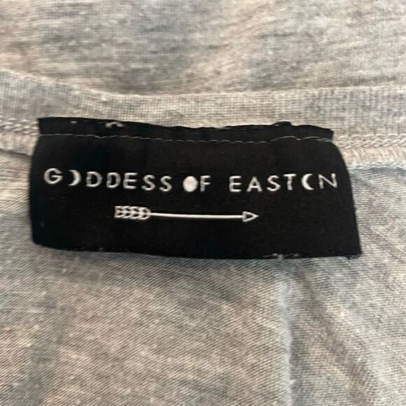 Goddess of Easton Gray Wine Lovers Cropped Tank Top Size S “Love Comes in All Sh - Picture 4 of 4